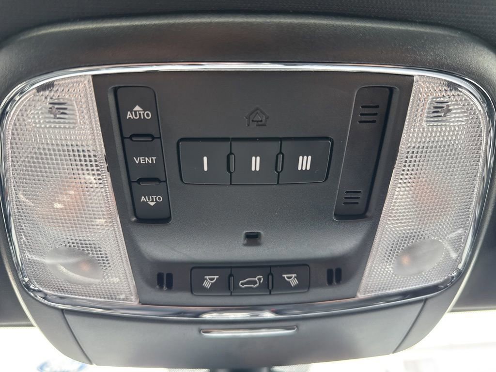 Used 2022 Jeep Grand Cherokee Laredo X image 31