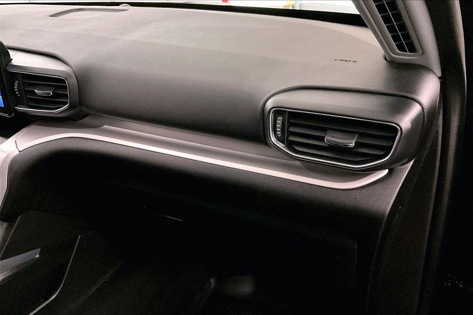 Certified 2022 Ford Explorer XLT w/ Equipment Group 202A image 15