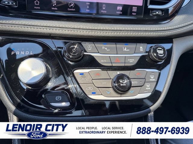 Used 2025 Chrysler Pacifica Limited FWD image 26