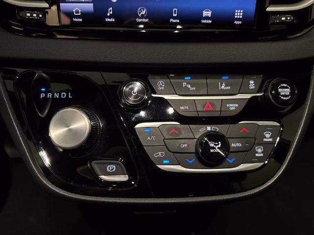 Used 2025 Chrysler Pacifica Select FWD image 28