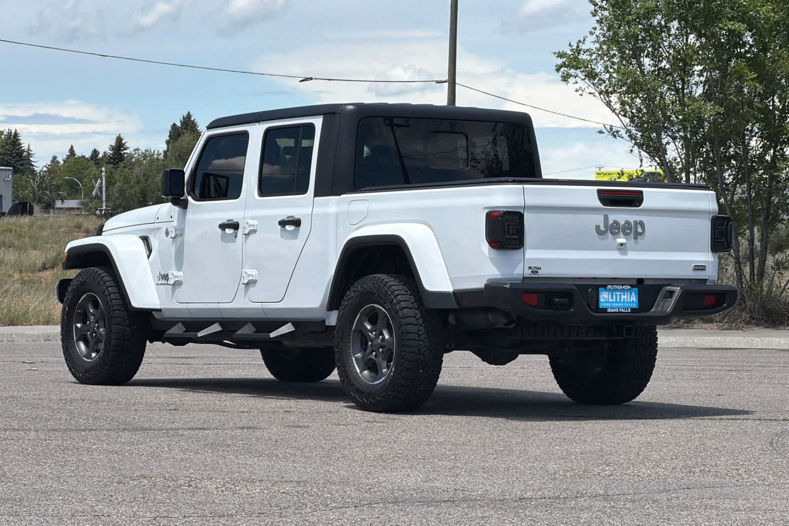 Used 2020 Jeep Gladiator Overland AWD/4WD image 6