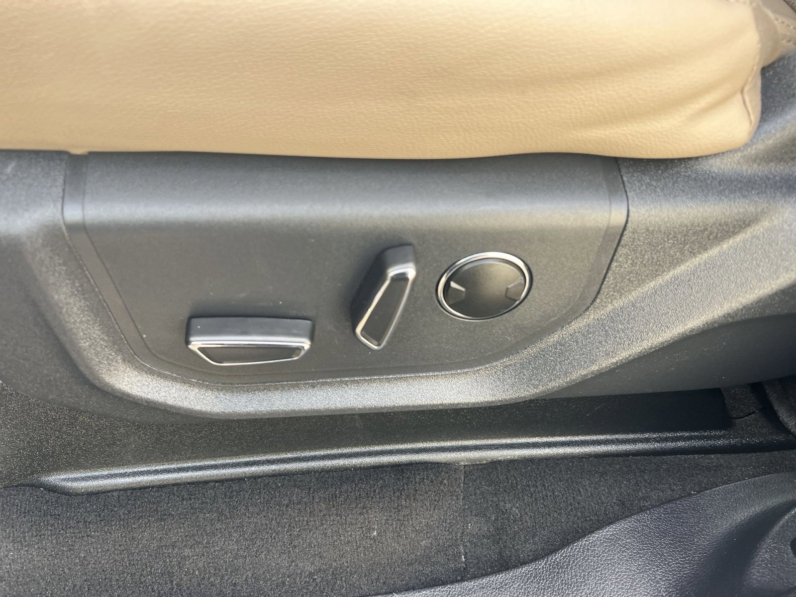 Certified 2024 Ford Expedition Limited image 14