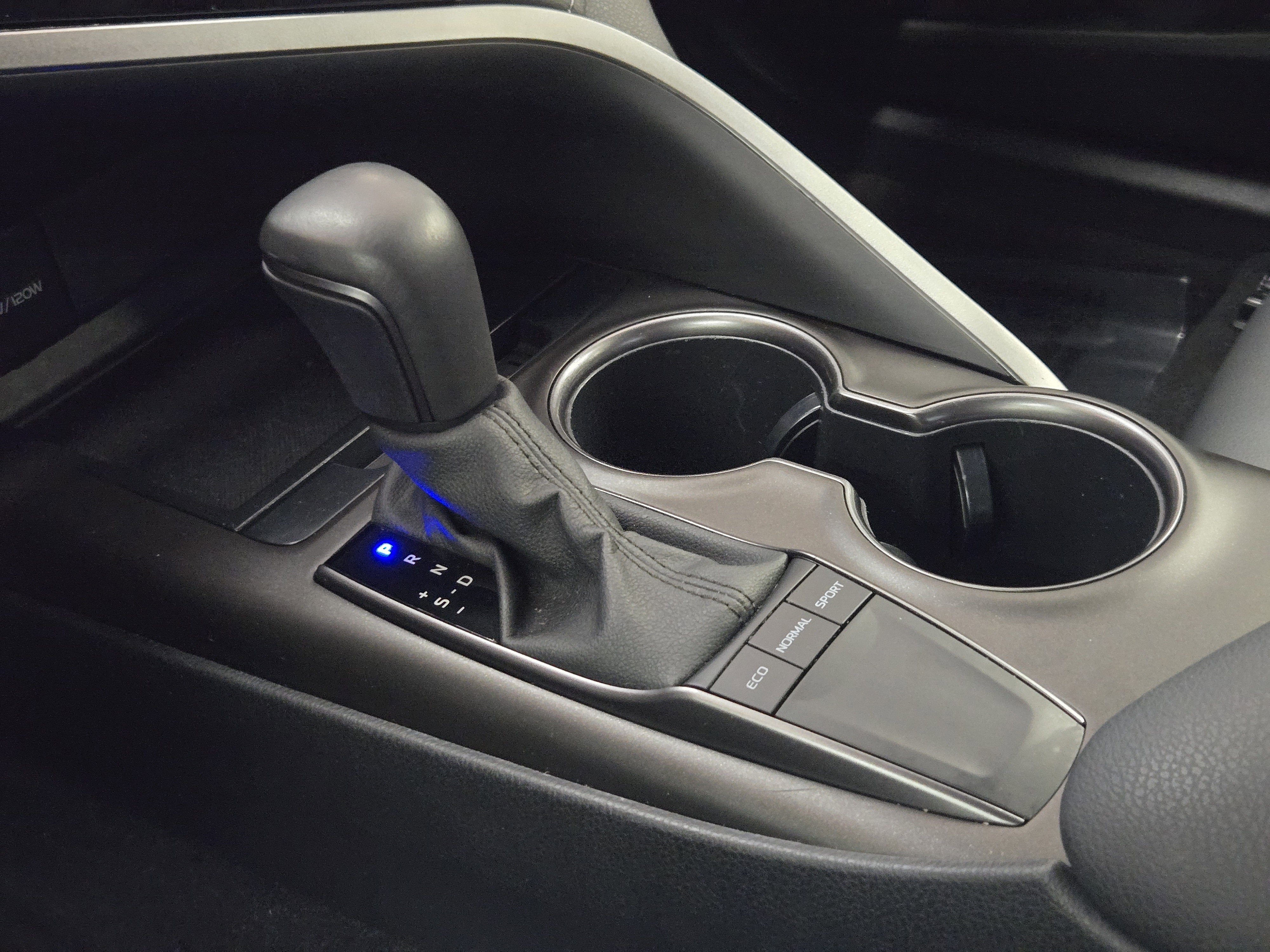 Used 2022 Toyota Camry SE image 21