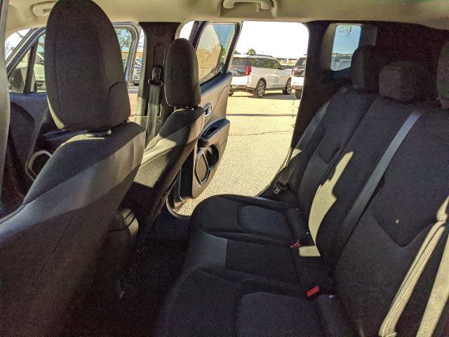 Used 2023 Jeep Renegade Latitude AWD/4WD image 19