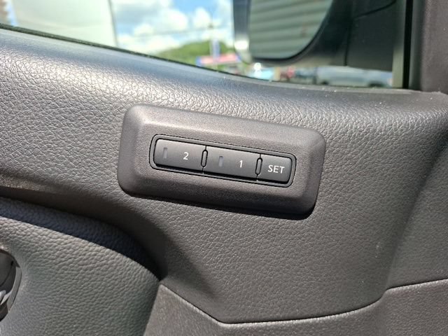 Used 2024 Nissan Titan PRO-4X w/ Pro-4x Convenience Package AWD/4WD image 12