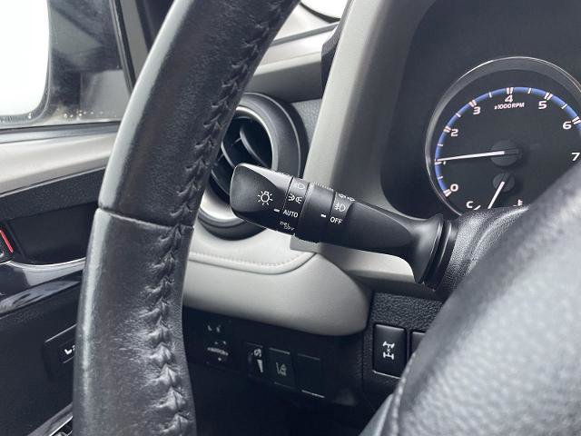 Used 2018 Toyota RAV4 Limited image 16