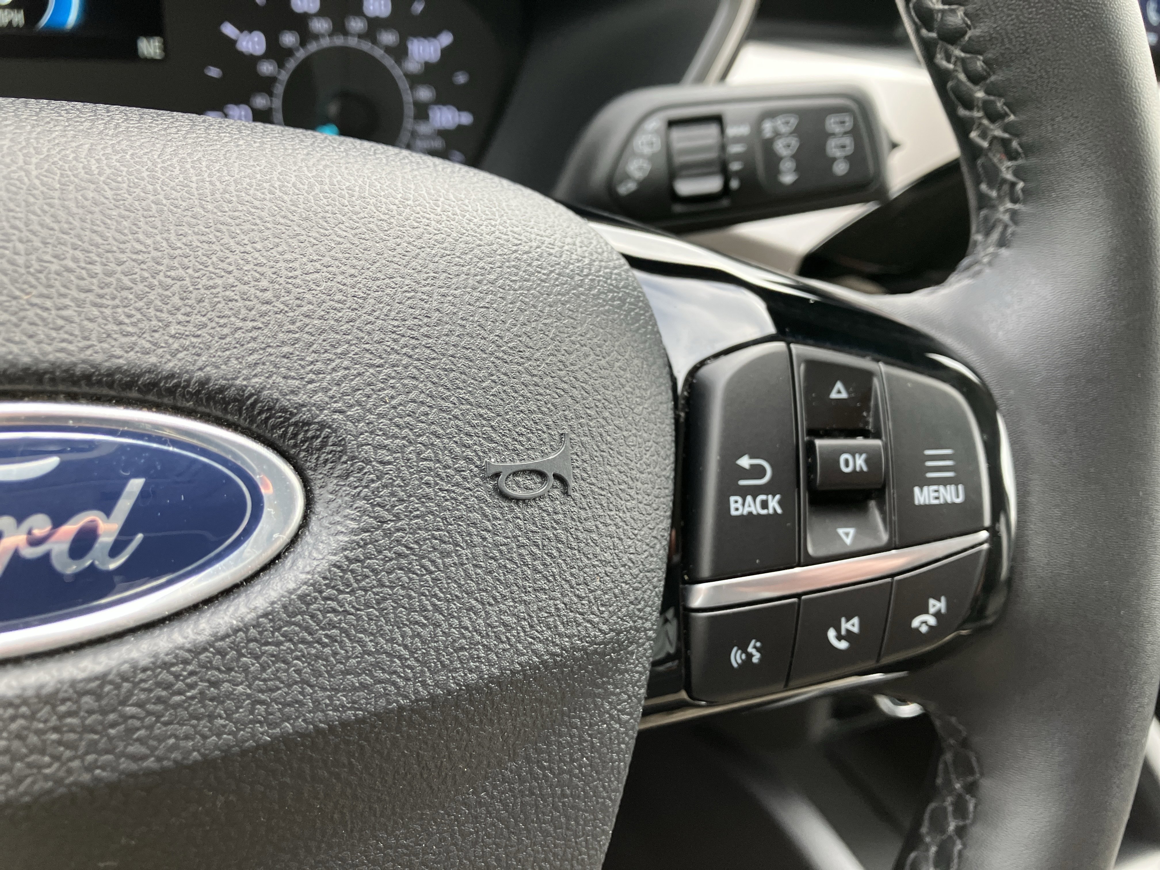 Certified 2022 Ford Escape SE w/ SE Sport Appearance Package image 35