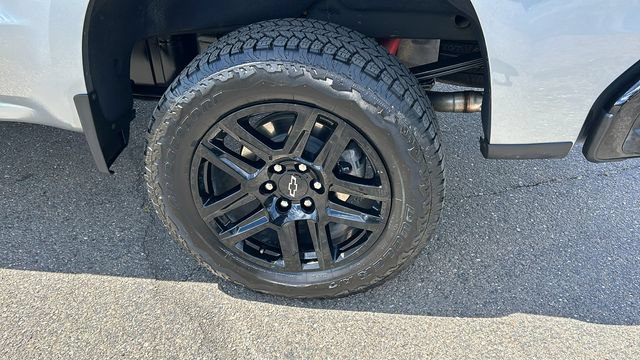 Used 2025 Chevrolet Silverado 1500 LT Trail Boss w/ Convenience Package II AWD/4WD image 6