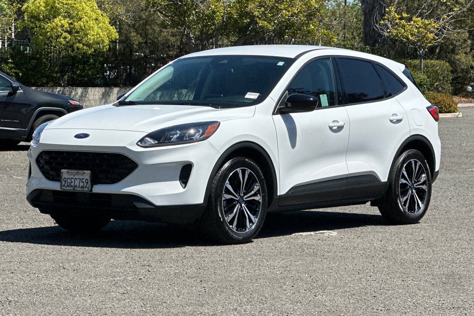 Certified 2022 Ford Escape SE w/ SE Sport Appearance Package FWD image 8