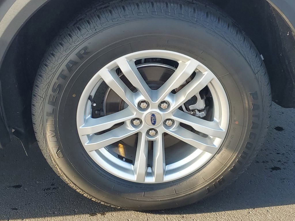 Certified 2023 Ford Explorer XLT w/ Equipment Group 202A image 5