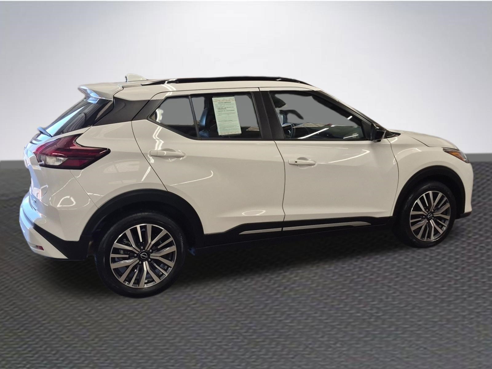 Used 2024 Nissan Kicks SR w/ SR Premium Package FWD image 4