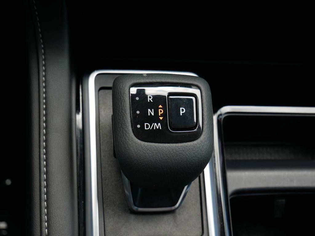 Used 2024 Nissan Pathfinder SV w/ SV Premium Package image 24