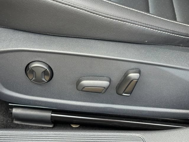 Used 2024 Volkswagen Jetta SE w/ Panoramic Sunroof Package FWD image 4