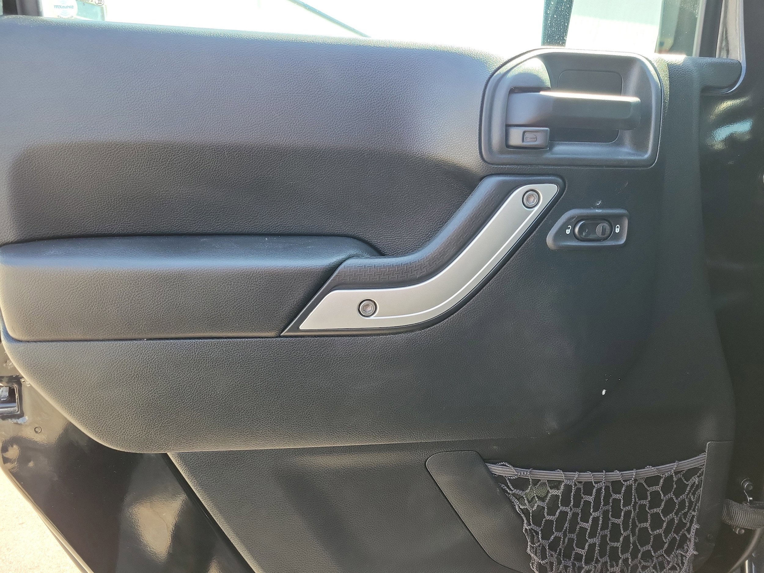 Used 2017 Jeep Wrangler Unlimited Rubicon w/ Connectivity Group AWD/4WD image 12