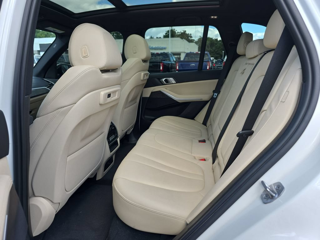 Used 2022 BMW X5 xDrive40i w/ Premium Package AWD/4WD image 17
