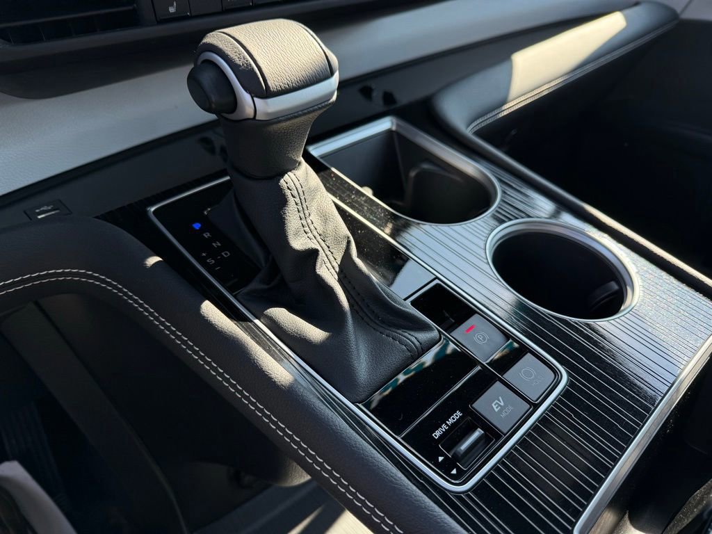 Used 2025 Toyota Sienna XSE w/ XSE Plus Package image 23