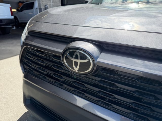 Used 2021 Toyota RAV4 XLE w/ Convenience Package image 24
