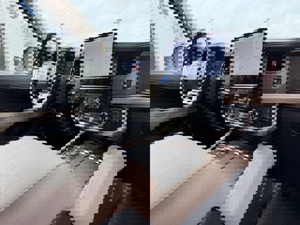 Certified 2024 Ford Expedition Limited image 16