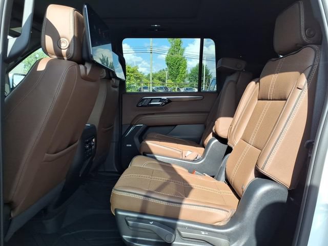 Used 2025 Chevrolet Suburban High Country AWD/4WD image 9
