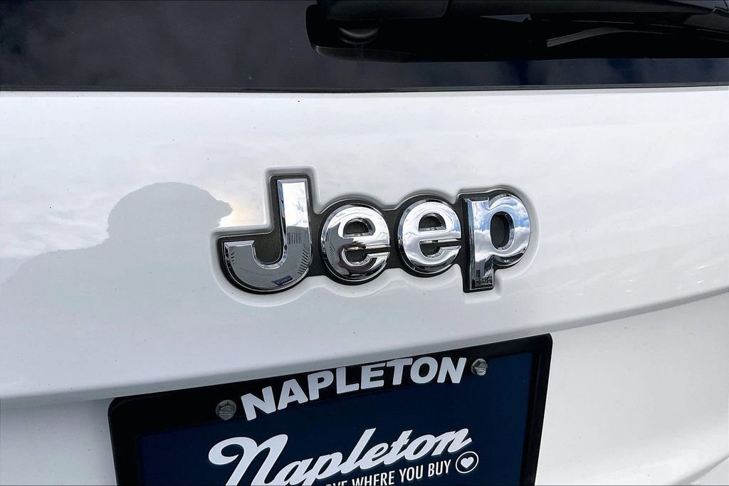 Used 2021 Jeep Grand Cherokee Overland AWD/4WD image 30