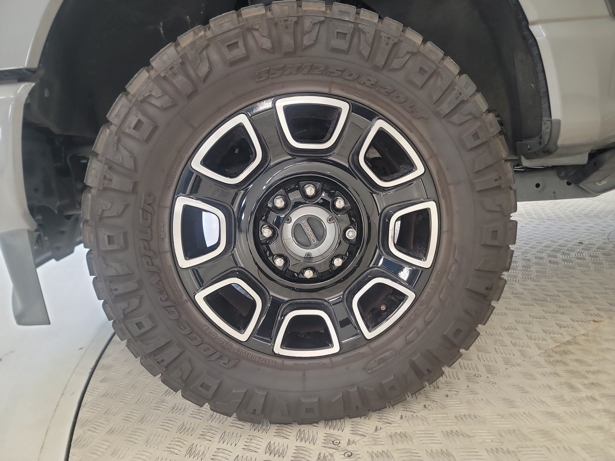 Certified 2025 Ford F250 Platinum w/ FX4 Off-Road Package AWD/4WD image 8