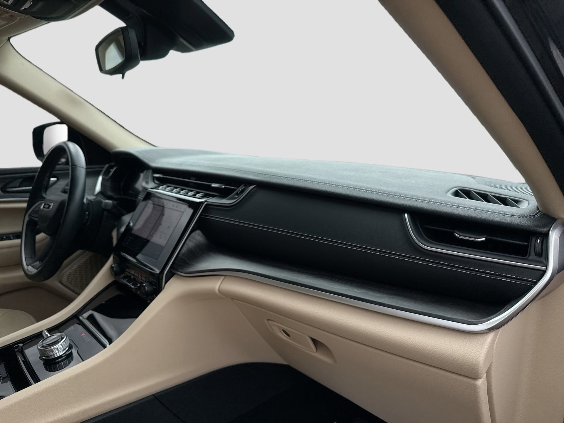 Used 2022 Jeep Grand Cherokee Limited image 28