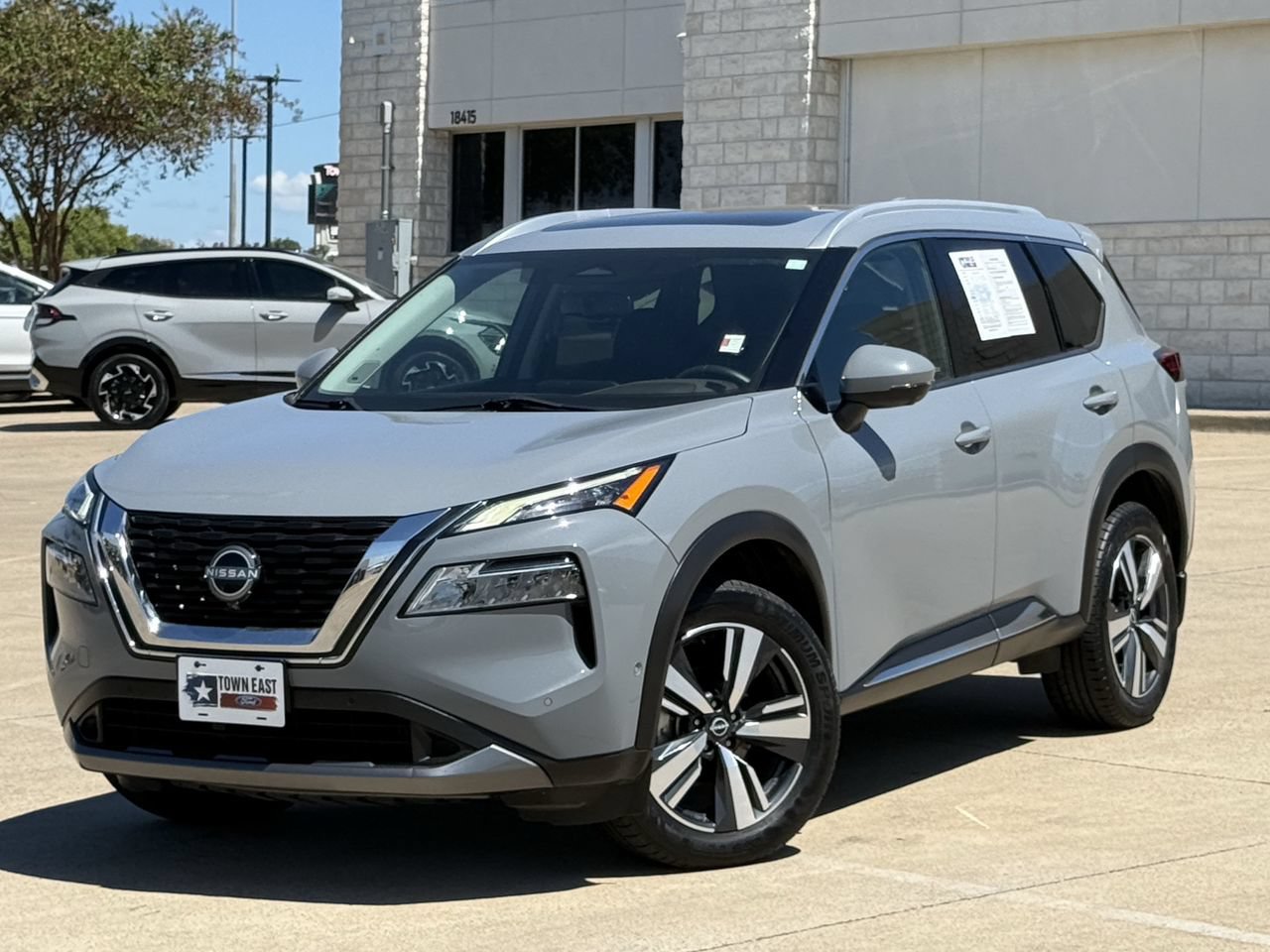 Used 2023 Nissan Rogue SL w/ SL Premium Package FWD image 2