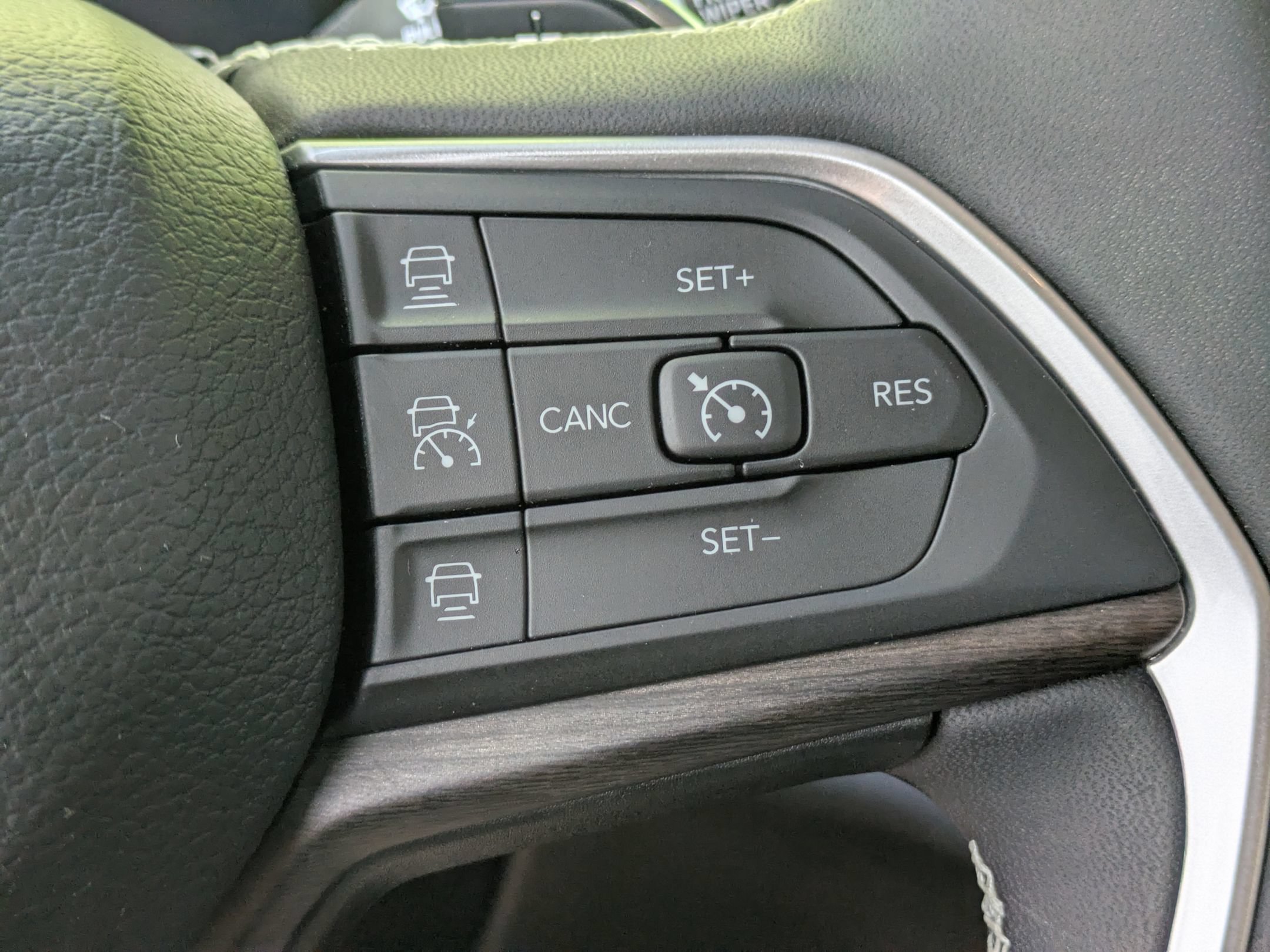 Used 2023 Jeep Grand Cherokee L Limited AWD/4WD image 16