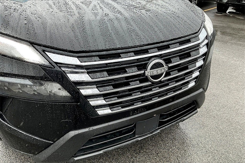 Used 2024 Nissan Rogue SV image 29