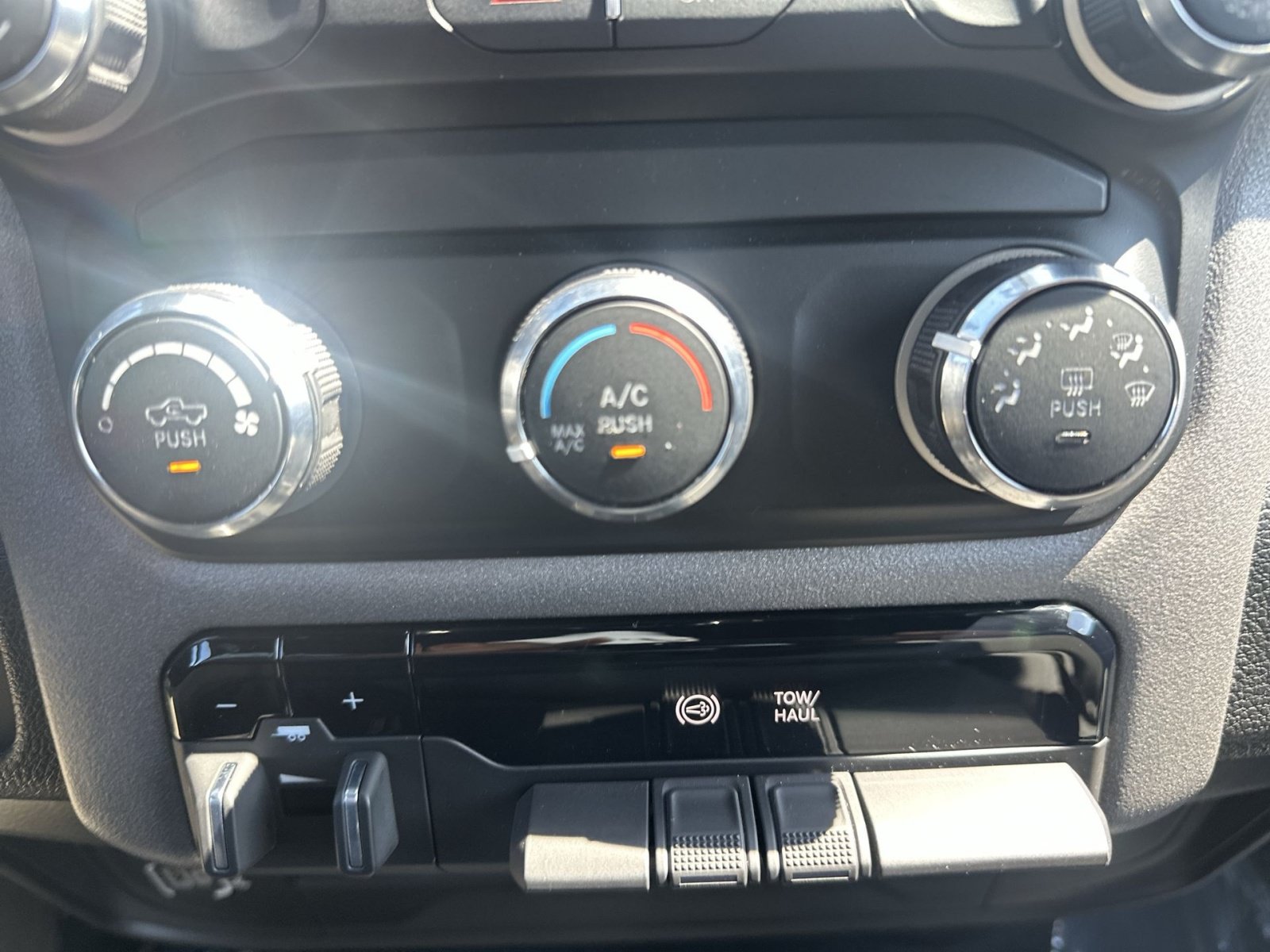 Used 2024 RAM 2500 Tradesman w/ Chrome Appearance Group AWD/4WD image 28