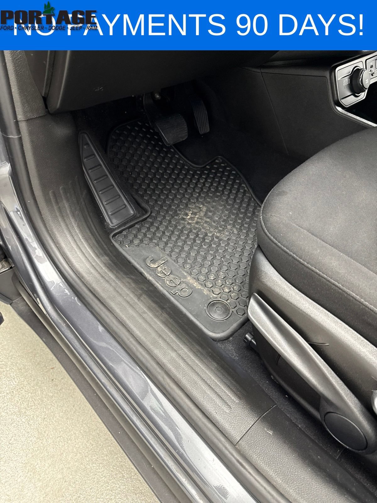 Used 2023 Jeep Renegade Latitude AWD/4WD image 14