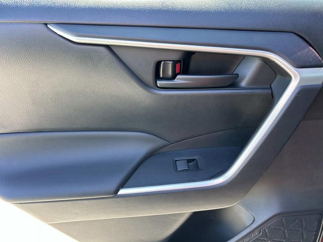 Used 2022 Toyota RAV4 LE FWD image 18