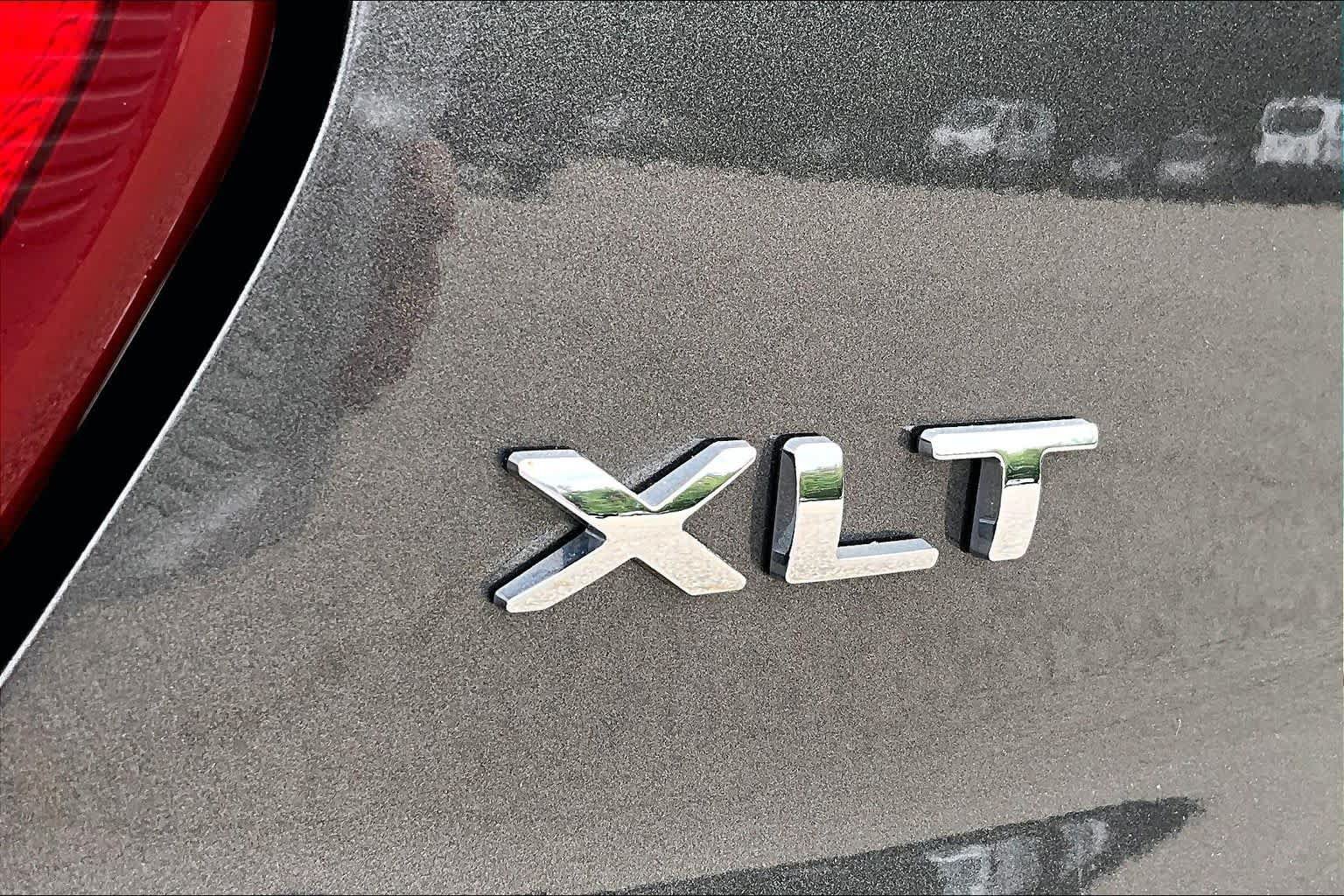 Certified 2018 Ford Explorer XLT w/ Equipment Group 202A AWD/4WD image 10