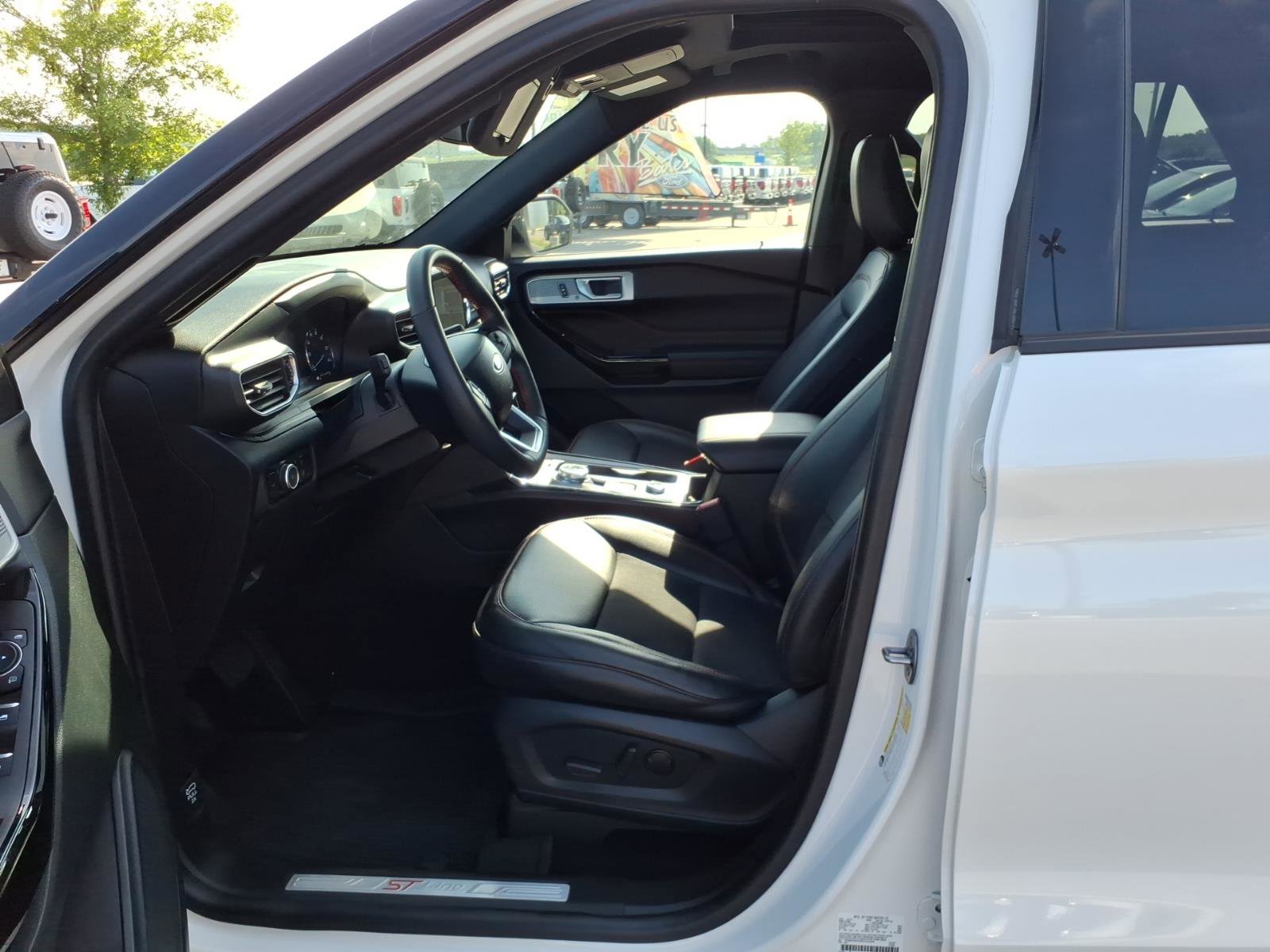 Certified 2024 Ford Explorer ST-Line w/ Class IV Trailer Tow Package AWD/4WD image 12