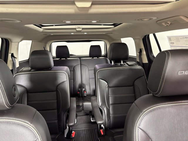 Used 2020 GMC Acadia Denali w/ Technology Package AWD/4WD image 13