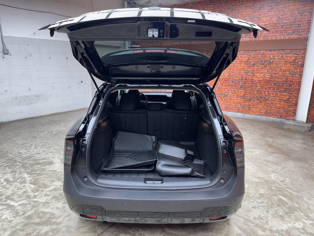 Used 2025 Nissan Kicks SV AWD/4WD image 25