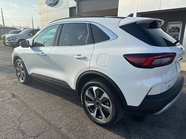 Certified 2023 Ford Escape Platinum AWD/4WD image 3