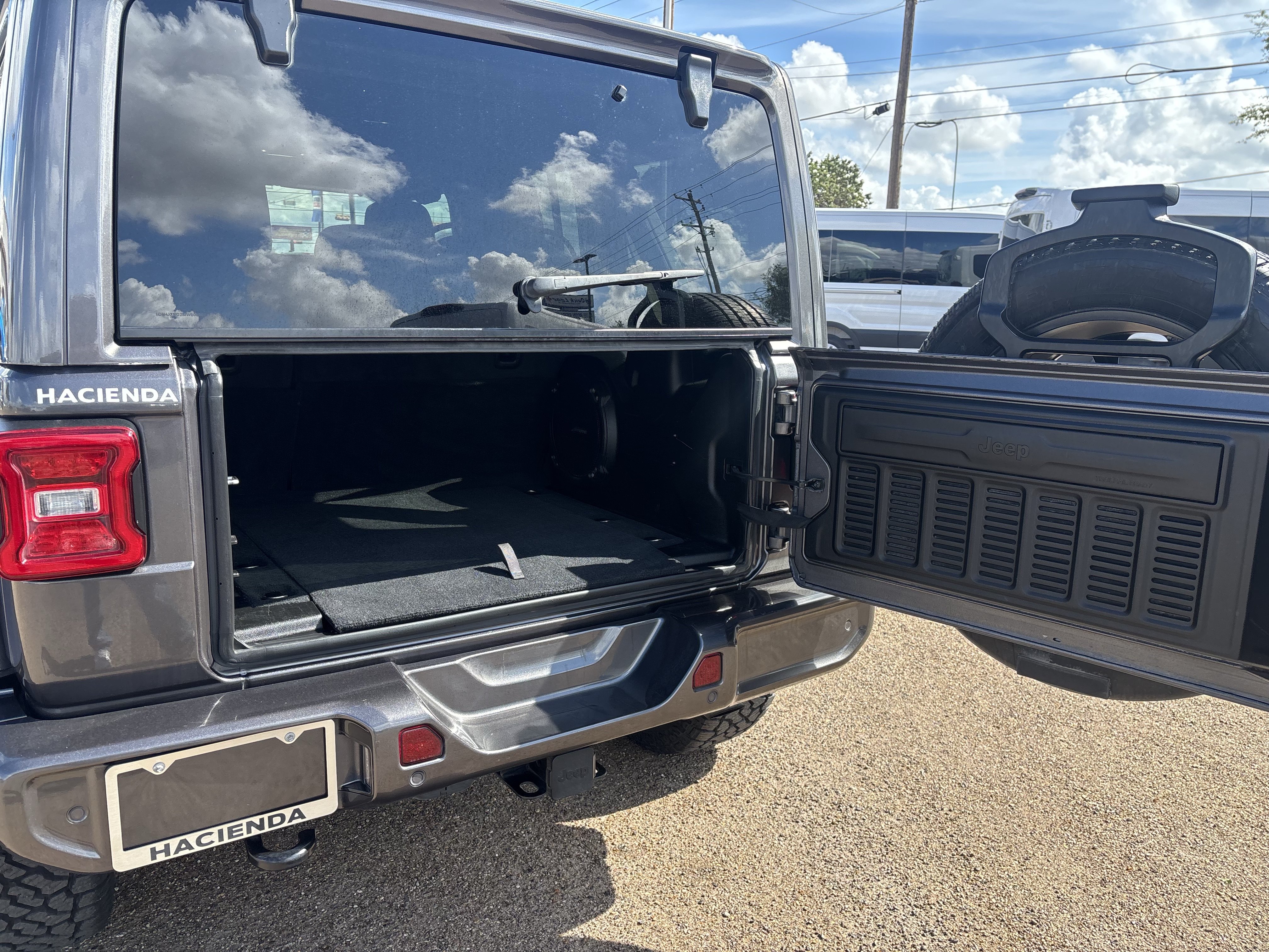 Used 2021 Jeep Wrangler Unlimited Sahara AWD/4WD image 16