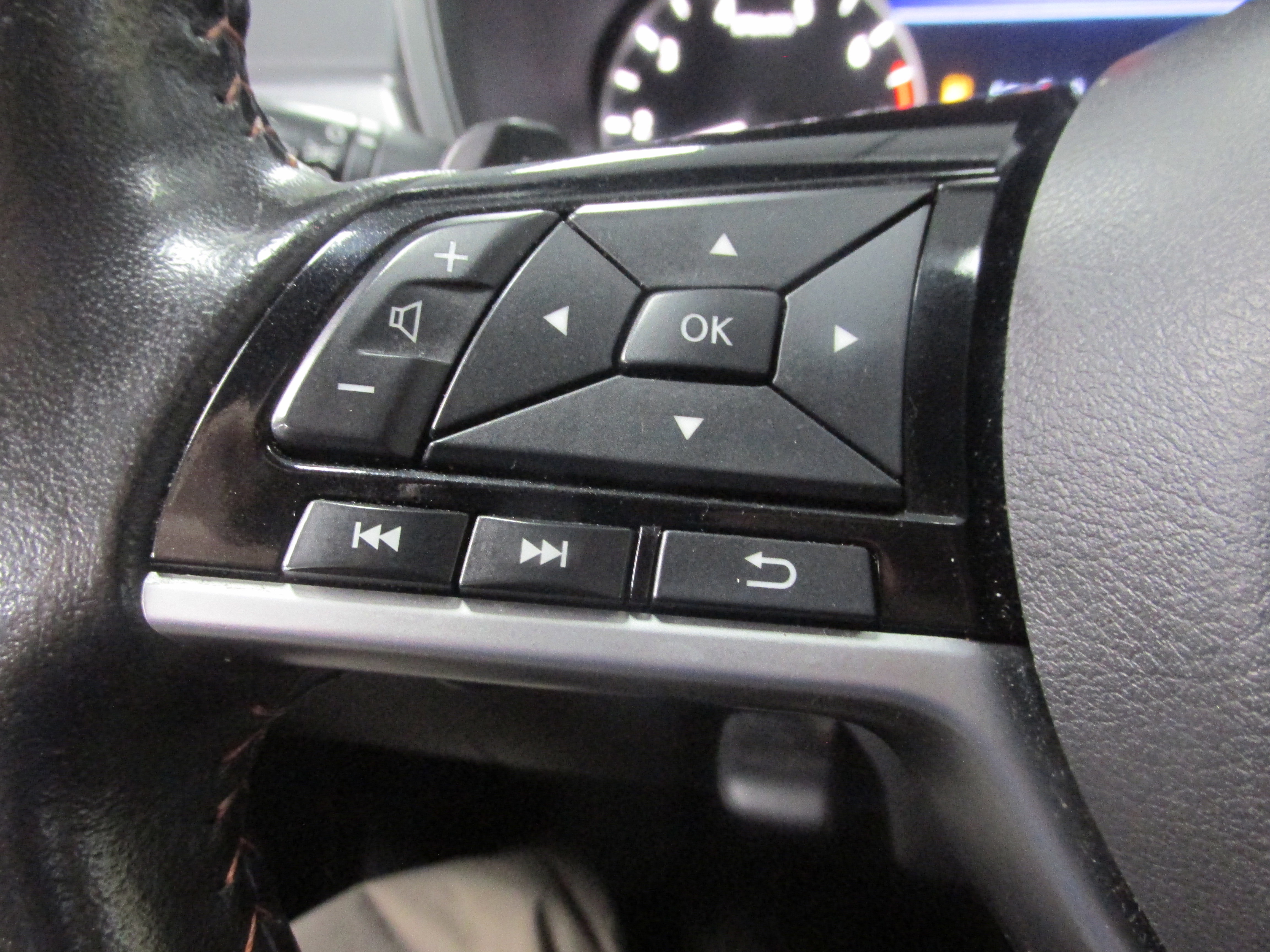 Used 2024 Nissan Altima 2.5 SR FWD image 31