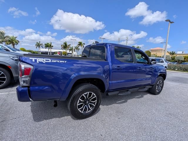 Used 2022 Toyota Tacoma TRD Sport w/ Technology Package RWD image 3