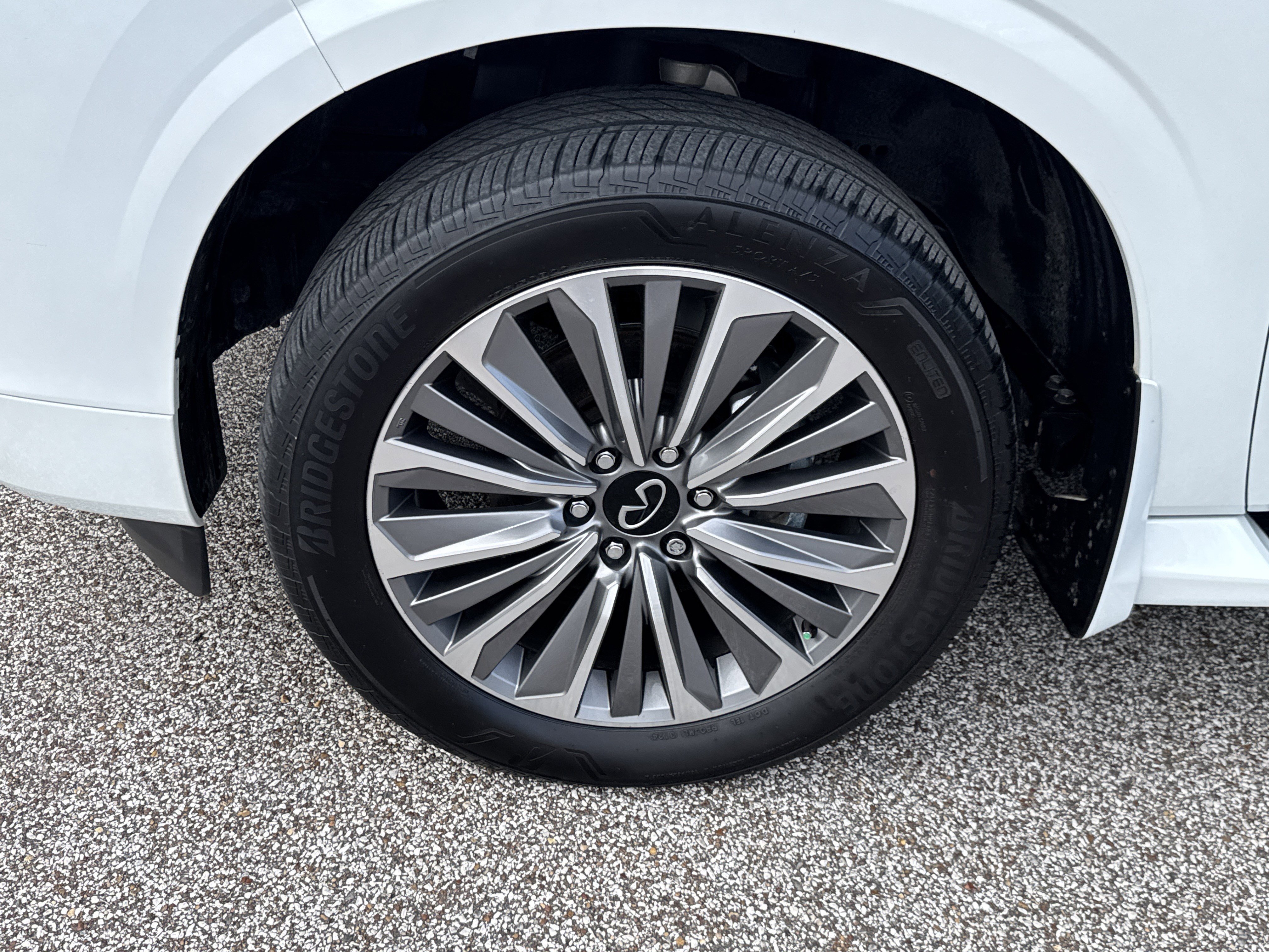 Used 2025 INFINITI QX80 Sensory w/ Exterior Package AWD/4WD image 9