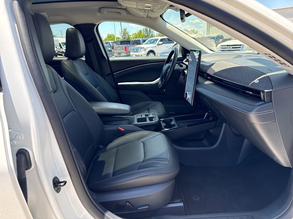 Certified 2025 Ford Mustang Mach-E Premium RWD image 27