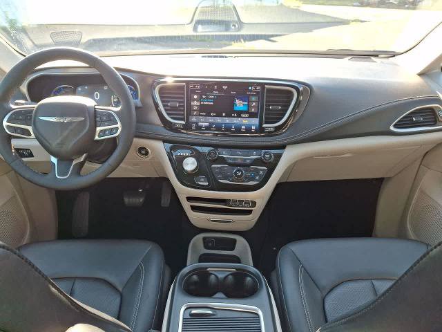 Used 2024 Chrysler Pacifica Limited FWD image 10