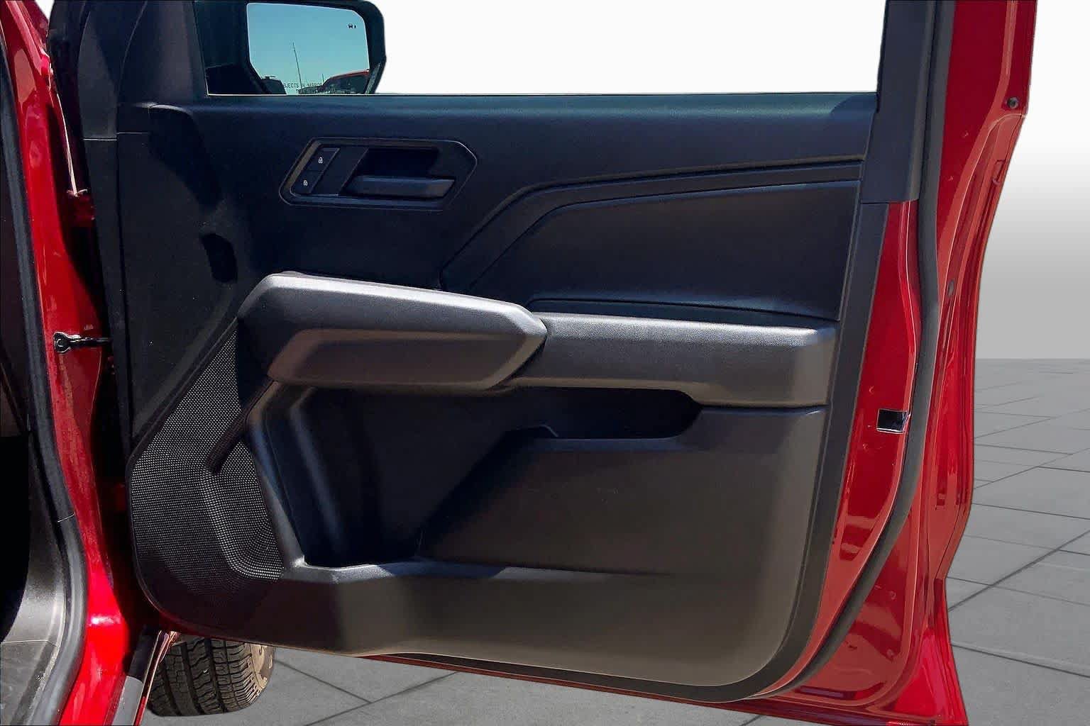 Used 2025 Chevrolet Colorado W/T w/ Advanced Trailering Package RWD image 23
