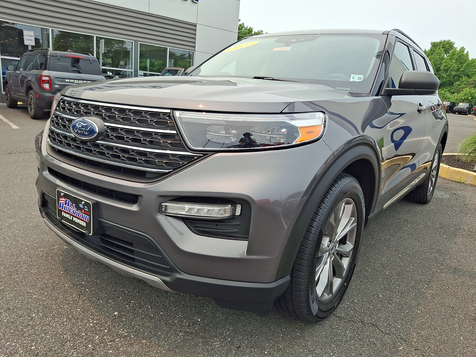 Certified 2022 Ford Explorer XLT w/ Equipment Group 202A AWD/4WD image 4