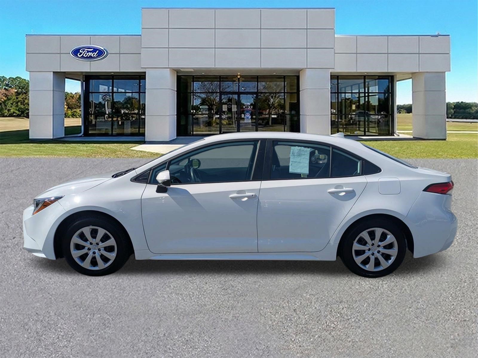 Used 2025 Toyota Corolla LE FWD image 7