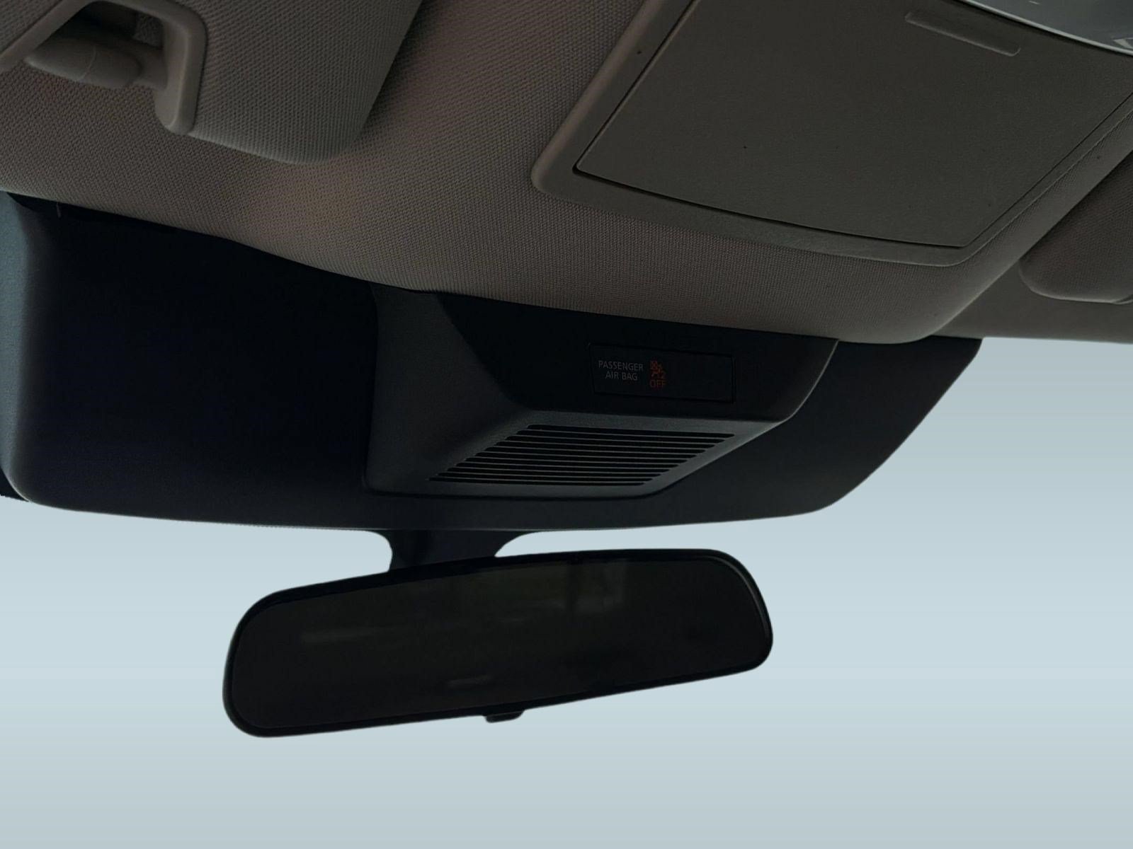 Used 2025 Nissan Pathfinder SV FWD image 27