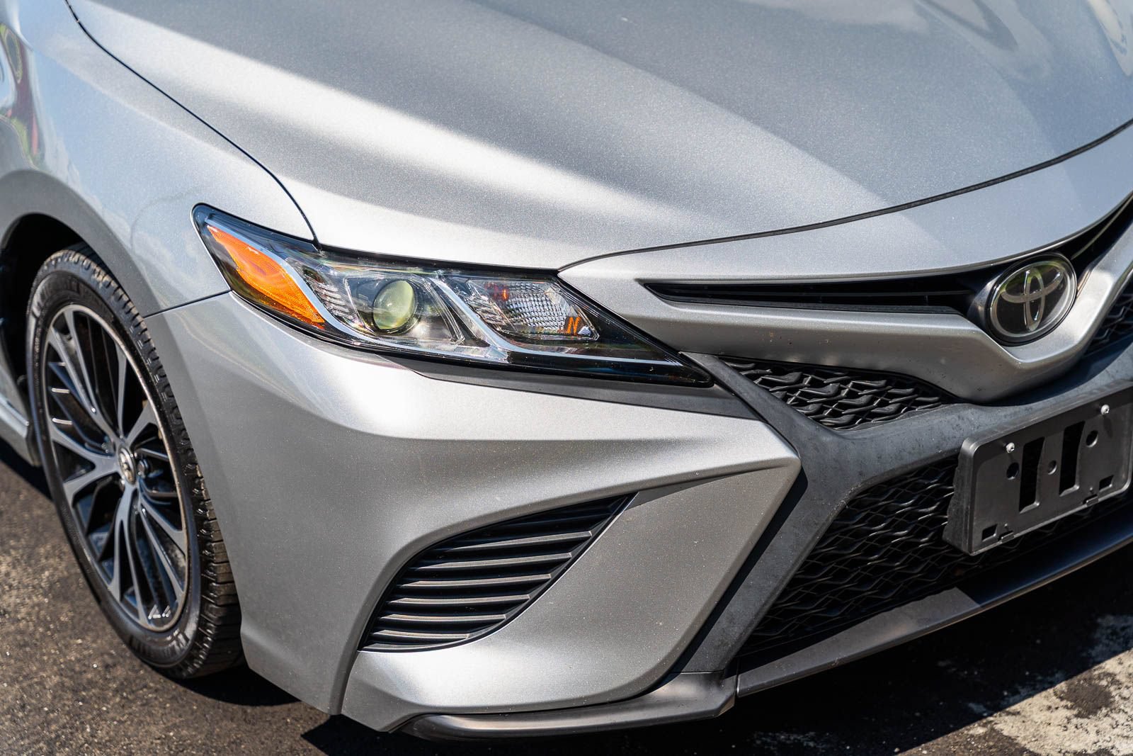 Used 2019 Toyota Camry SE w/ Convenience Package FWD image 10