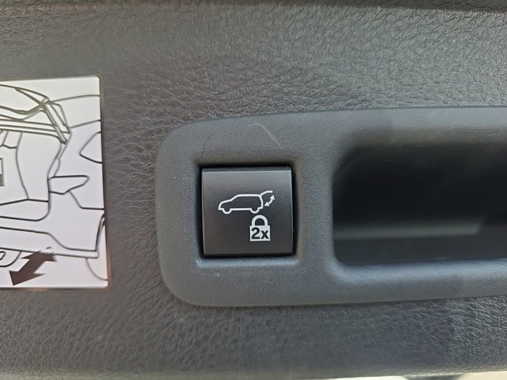 Used 2024 Toyota Sienna XLE image 16