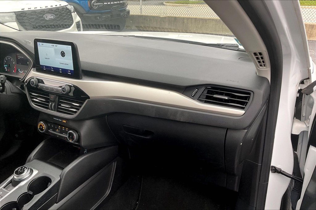 Certified 2022 Ford Escape SE w/ Cold Weather Package AWD/4WD image 15